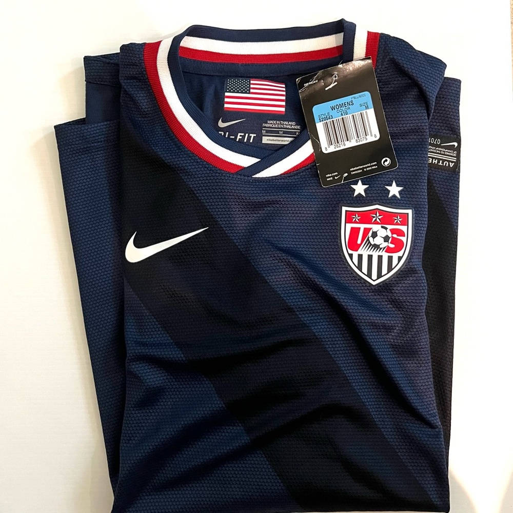 Women's Nike DRI-FIT USA Authentic Soccer Jersey 520543. Size Medium.